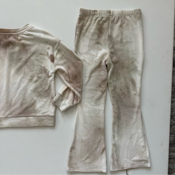 btween Cream and Tan Velour 2 piece Sweatsuit Size 7 Girls - Picture 13 of 14